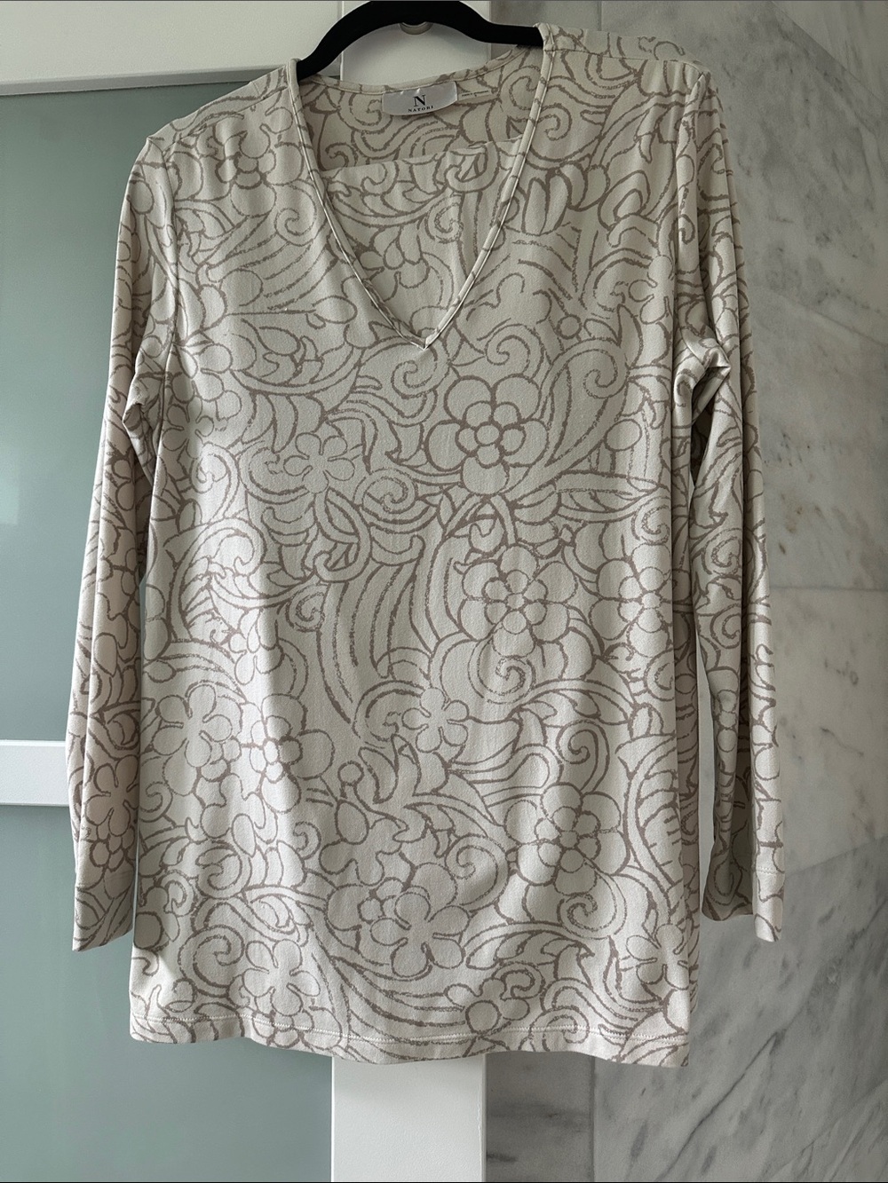 Natori Cream Floral V-Neck Long Sleeve Loungewear / Pajamas